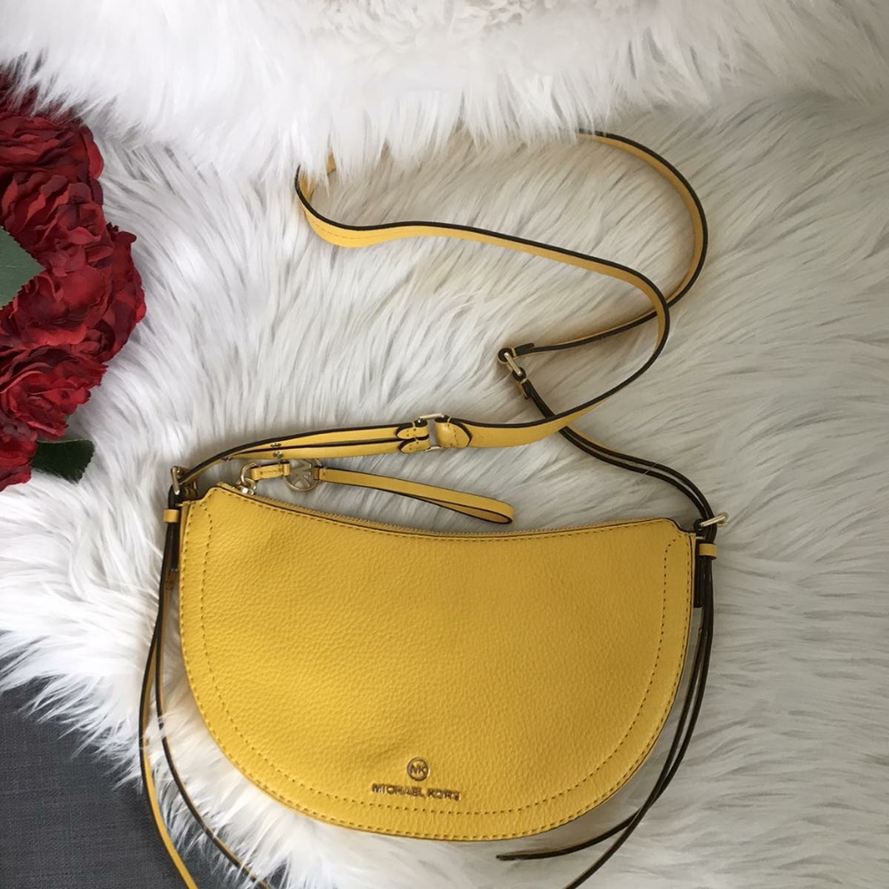 NWT MICHAEL KORS CAMDEN SMALL MESSENGER CROSSBODY